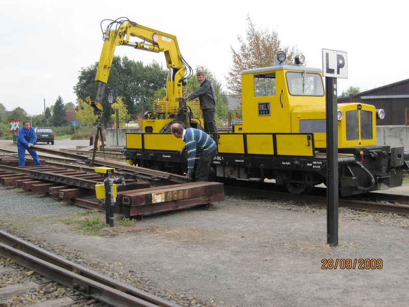 2009-09-28, Museumsbahn Weichenbau040.JPG